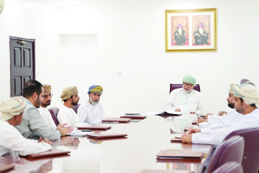 مشروع لتأهيل طريق الحزم - الوشيل بالرستاق 
#جريدة_عمان 

omandaily.om/article/1180639