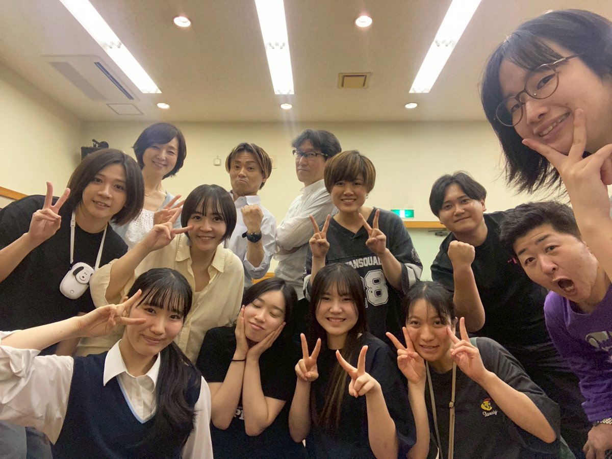 deek_brand's tweet image. #FREESIZE
#shuffle11
はい、こちらの稽古にも復帰です😄
んで、いきなり通し稽古でした。
そりゃそうだ、次はスタッフさんにも見せる通しなんだもの。

いろいろなことが疾風のように過ぎ去るけど、ちゃんと地に足をつけて走りながら考える。

噛み締めてまた明日。
ま、明日は別稽古だけど💦