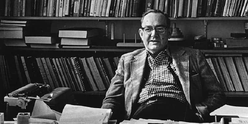 The Polymath Who Taught Us How To Think - Herbert A Simon

"The world’s biggest problems don’t come neatly labelled, in little silos. They require integrative minds, systems thinkers, and people wise and bold enough to connect the dots."

daniellenewnham.medium.com/herbert-simon-…