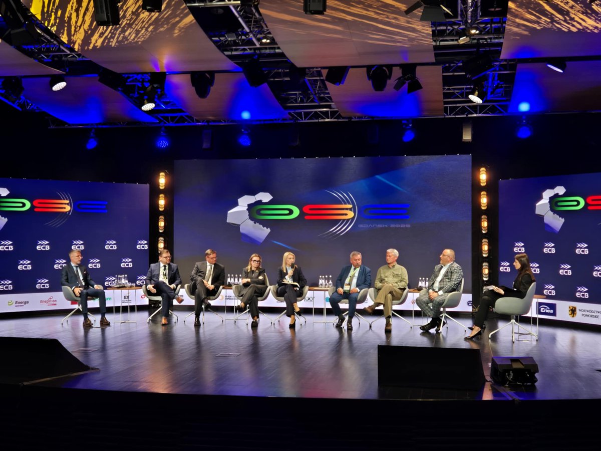 Od rana jesteśmy obecni podczas tegorocznej edycji #OSE Gdańsk.
Przed chwilą zakończył się bardzo interesujacy panel dyskusyjny nr 2 Czysta Energia, skala inwestycji i kluczowe projekty, w którym wybrzmiał głos <a href="/psmeorg/">Polskie Stowarzyszenie Magazynowania Energii</a> <a href="/Barbara_Adamska/">Barbara Adamska</a>. <a href="/ECBPL/">ECB</a> dziękujemy za zaproszenie.