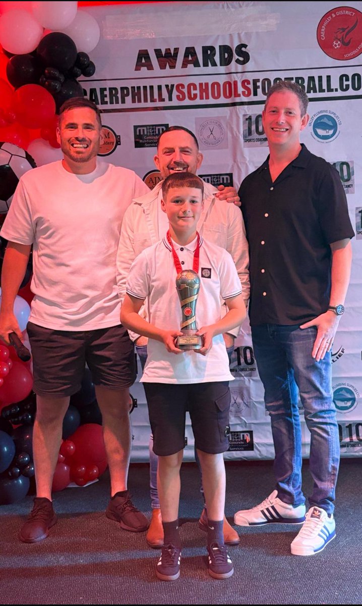 jojothomas79's tweet photo. Another great season with @CaerphillySFA . The U12 boys smashing it once again  . So proud of Charlie getting coaches player of the season 🏆 an amazing team with the best coaches and parents ❤️ https://t.co/Fn7OJDmyX5
