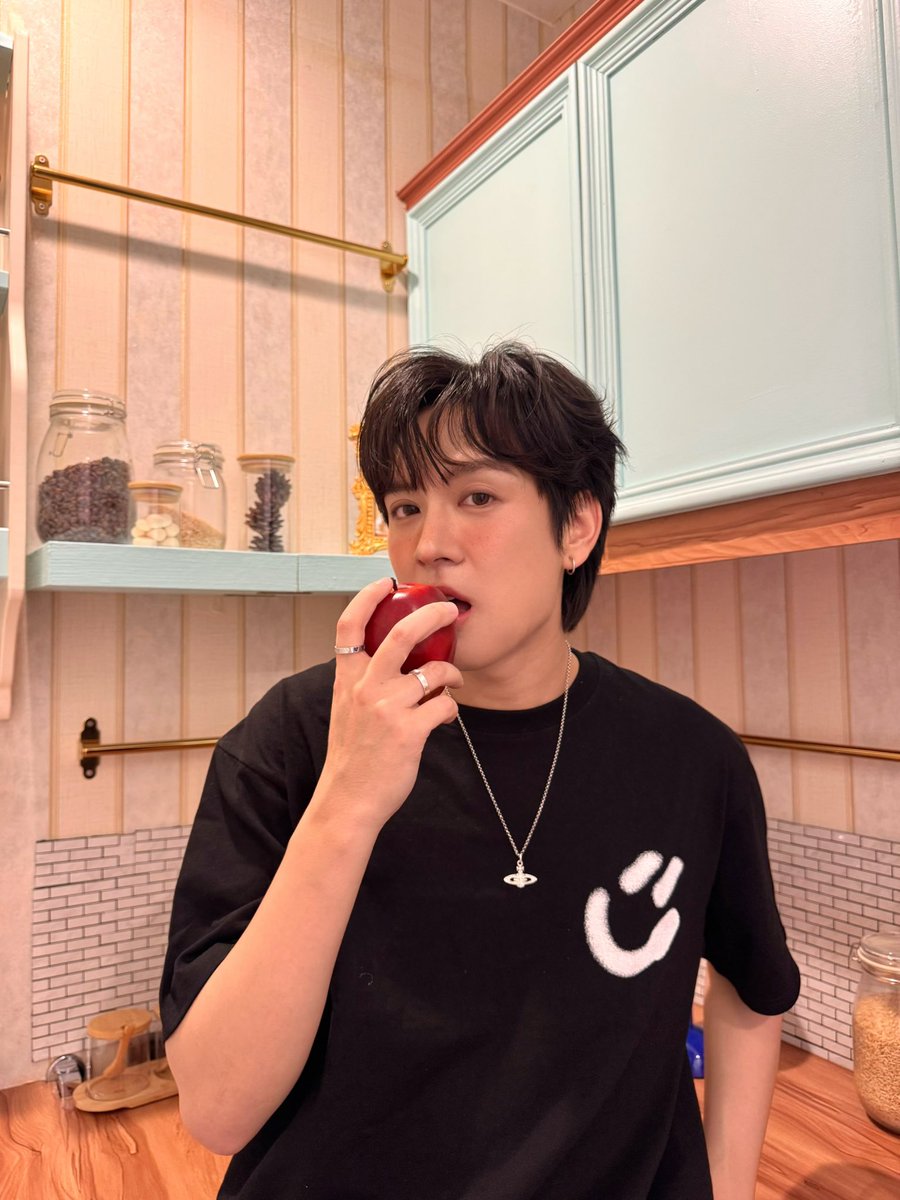T_Aiemkumchai's tweet photo. B8a 🍎 

600K IG LOVE PONPON

#หกแสนฟอลขอรักภณนานๆ
#PonThanapon
#boubou https://t.co/Gbfw4iD0Xc