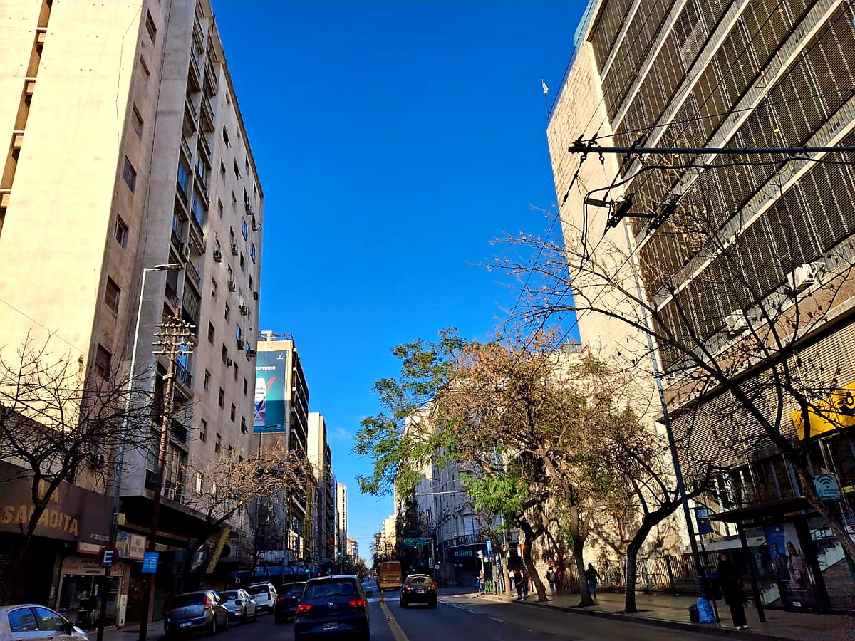 leoguevara80's tweet image. #Cordoba #Feriado la capital de la provincia a media maquina y con algunos servicios restringidos por el 16 de Junio #Trasporte urbanos con frecuencia de domingo #Comercios cerrados en todo el centro #Basura hay recolección #Bancos cerrados. Movil @radiomitrecba.