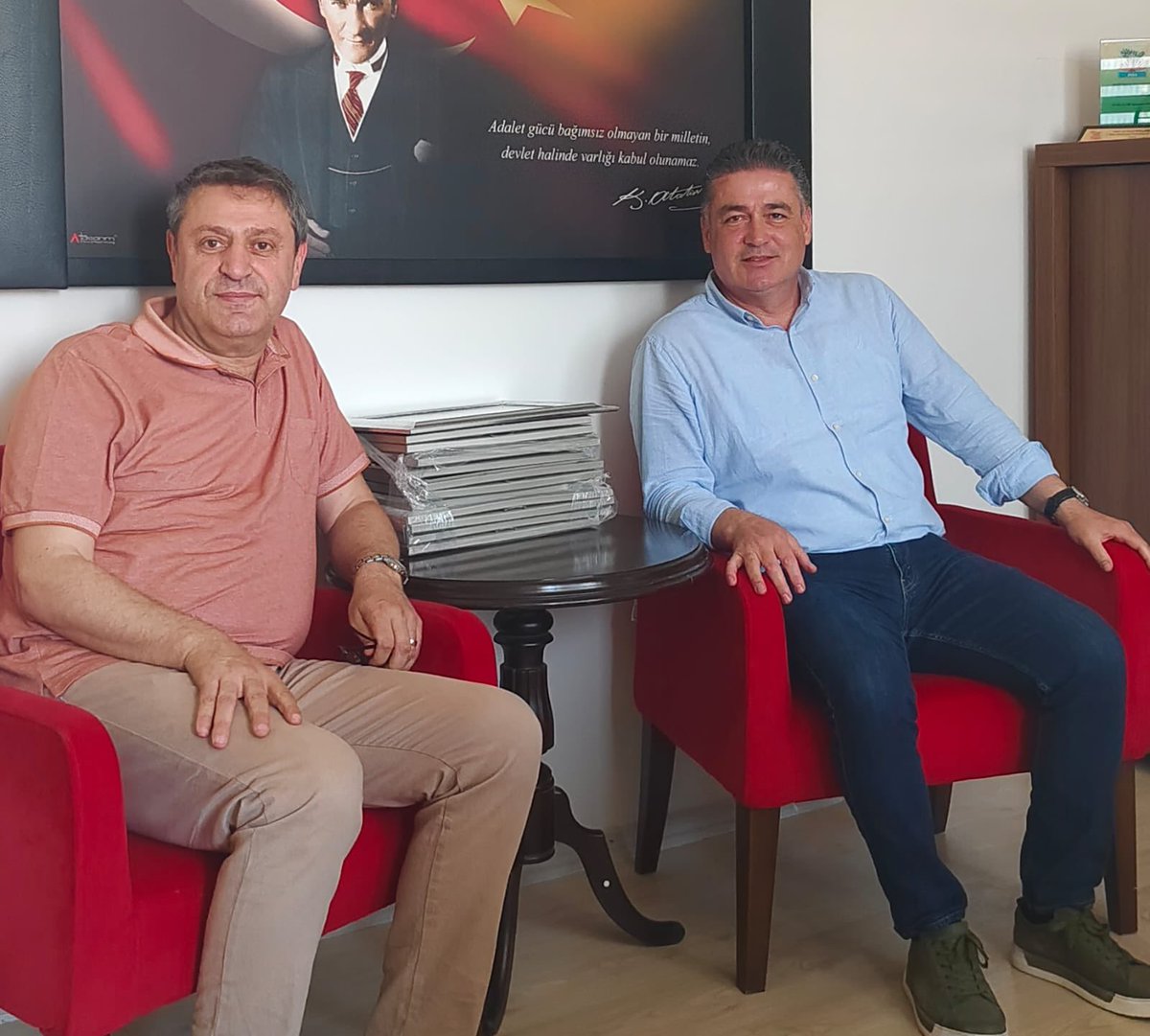♦️Uzun dönemdir birlikte yol yürüdüğüm, değerli ağabeyim Sayın <a href="/akinparlakyildi/">AKIN PARLAKYILDIZ</a>, uzun bir aradan sonra  Antakya'daki çalışma ofisimizde bizleri ziyaret etti. Kendisiyle özlem giderdik.

♦️Çok keyifli sohbetimiz oldu.Kendisine ziyareti için çok teşekkür ederim.