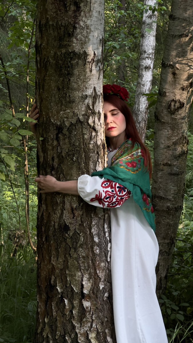 July_EBASH's tweet image. Я в 2022: делаю желто-синие ногти
Я в 2025: мааатууушкааа замляяя