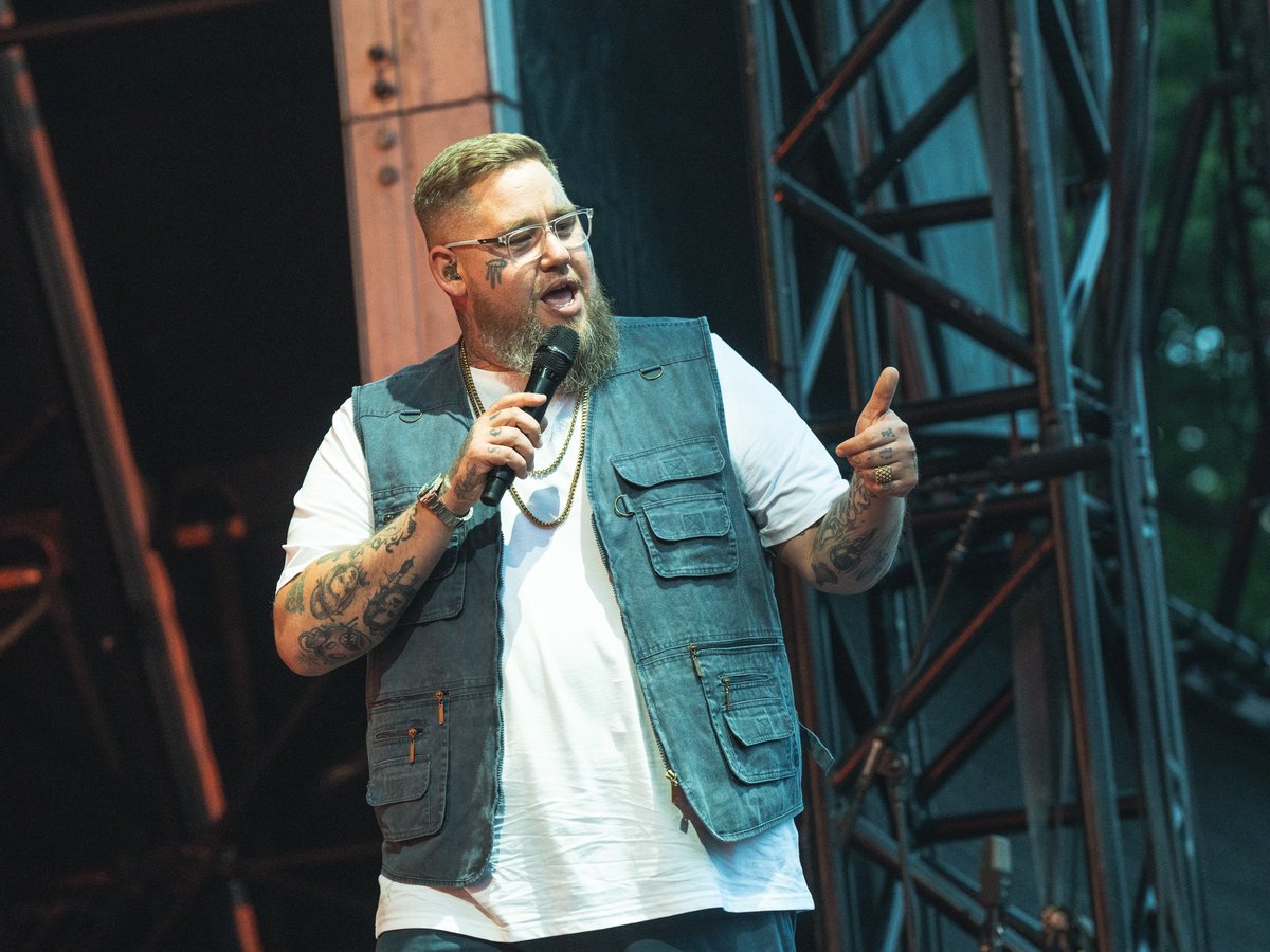 z70photo's tweet photo. Loved @RagNBoneMan at @ForestryEngland Forest Live last night #ForestLive #Cheshire #ChesireLive #LiveMusic #RagNBoneMan https://t.co/0RwsRgUcmr