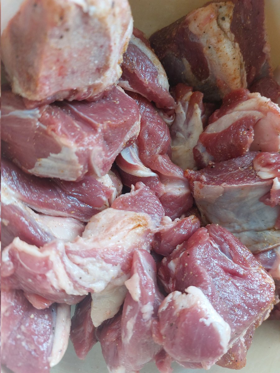 joblijob16's tweet photo. La
#viande à fumer n'a besoin qu'un peu de
#sel et de
#poivre à votre goût.
Je vous dirais pourquoi après avoir fumé ma portion de
#chèvre au Bois de fleurs de
#cérisier. https://t.co/4vZxmGBJvk