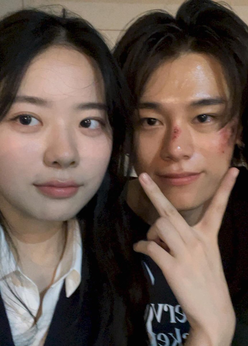 요즘 틱톡에 경준윤서 많이 뜨던데
경윤 한번만 더 하자...... 어떻게안될까제발요