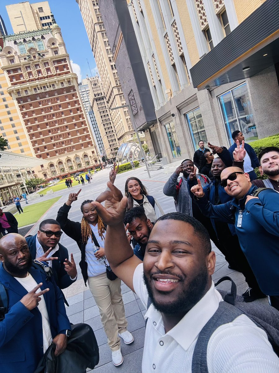 Last month, our North Texas Retail team gathered in Dallas for a Town Hall. They celebrated recent wins, shared advice, and made a plan for continued success in the second half of 2025. We see big things ahead!

#LifeAtATT 💙
