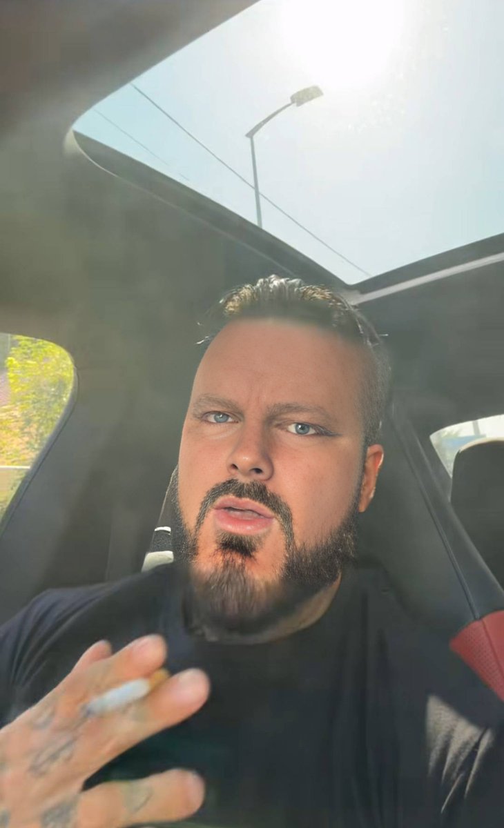 Micha93281765's tweet photo. Kolejna ciężka noc w Tel Awiwie, mieszkam tutaj od 4 lat i nigdy nie pamiętałem tak nieprzespanej nocy. Dwie ulicę ode mnie uderzyła rakieta ale nie poddaję się.  Rząd Polski nas olał i nie przyśle nam samolotu jak rok temu zrobił to PIS. PORAŻKA! #Israel #TelAwiw #TuskDoDymisji https://t.co/UqgXPwaVWg