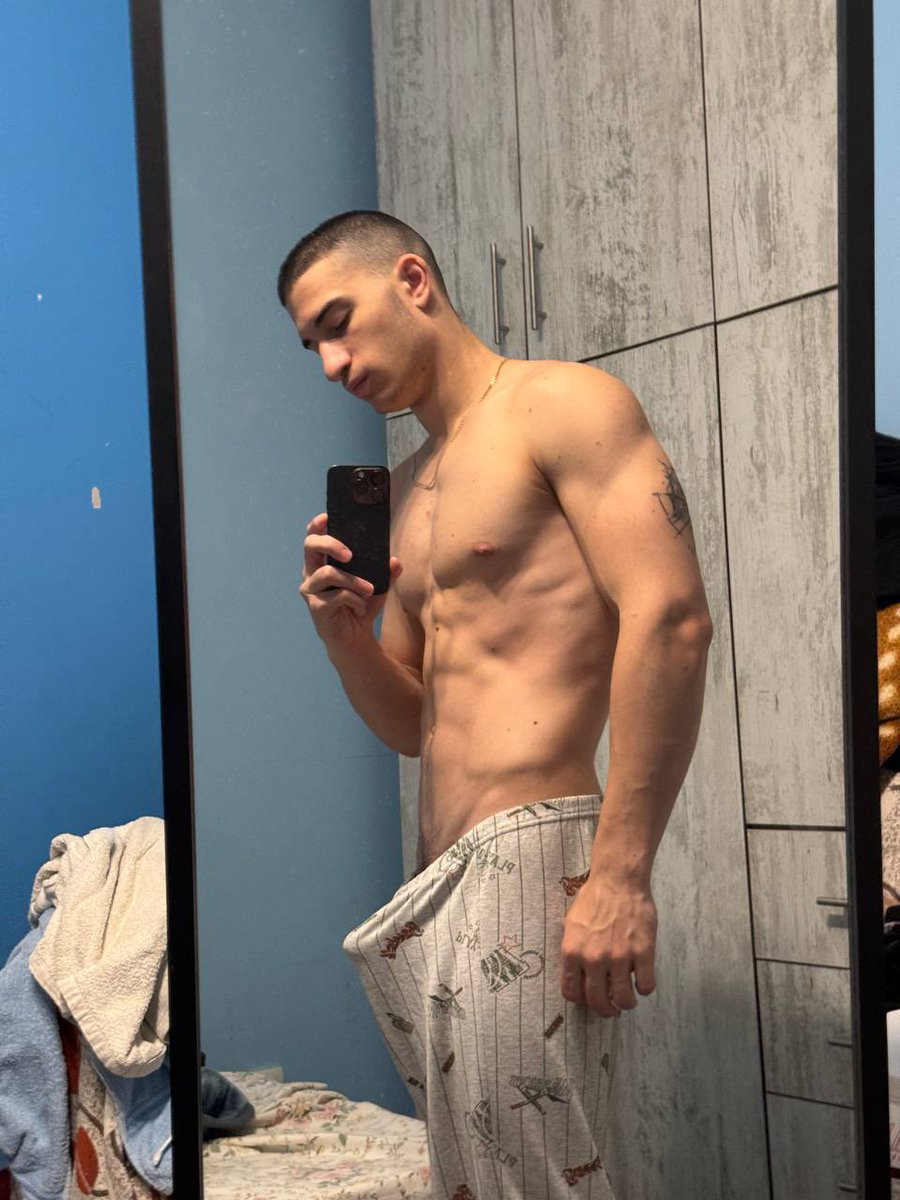 RachelHarness13's tweet photo. Pajamas on top guys what do you think? https://t.co/tRZOMQYh0p