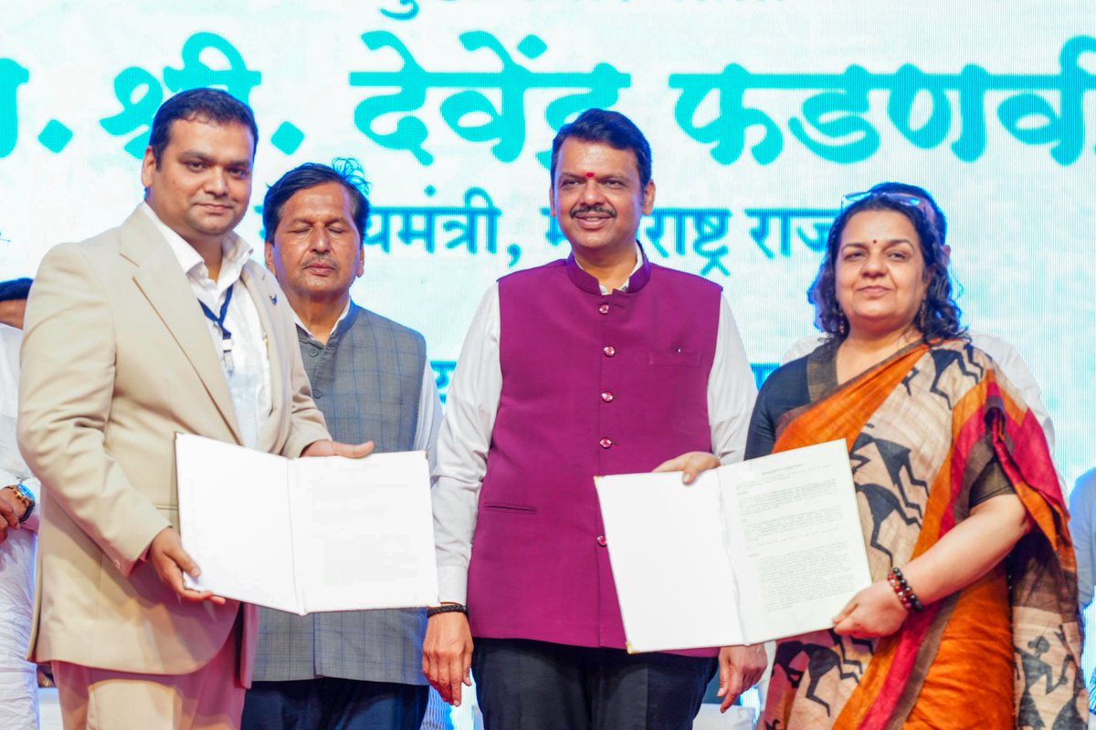 🔸CM Devendra Fadnavis presided over the signing and exchange of 2 MoUs GoM's Skill Development Dept and Vadhavan Port Private Limited (VPPL)

🤝 MoU 1
To equip local youth with essential skills and make them employment-ready, the Vadhavan Port Skilling Program is being launched