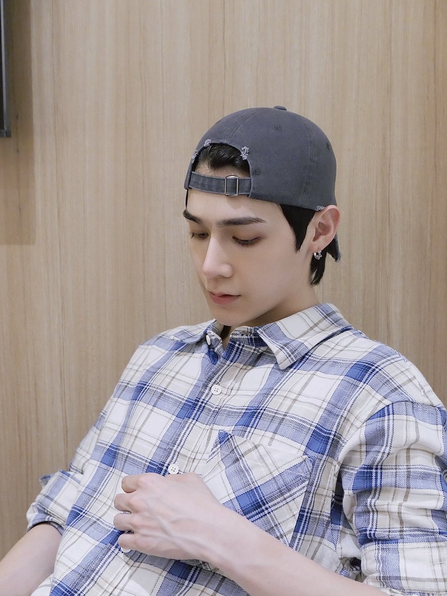 peatwasu's tweet photo. Feel in blue 🧢

#Peatwasu #CaptainPeat #BabyFeat https://t.co/e8EmlkgYN0