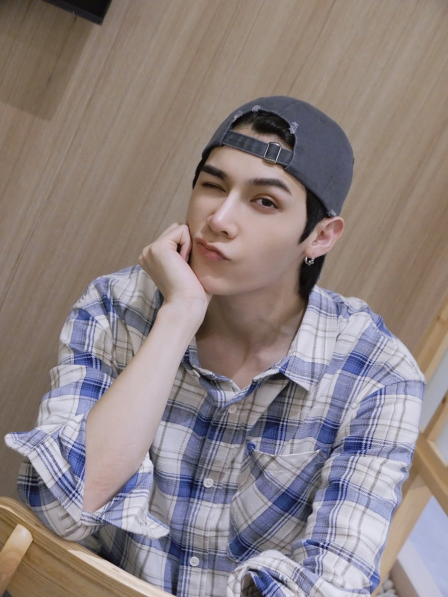 peatwasu's tweet photo. Feel in blue 🧢

#Peatwasu #CaptainPeat #BabyFeat https://t.co/e8EmlkgYN0