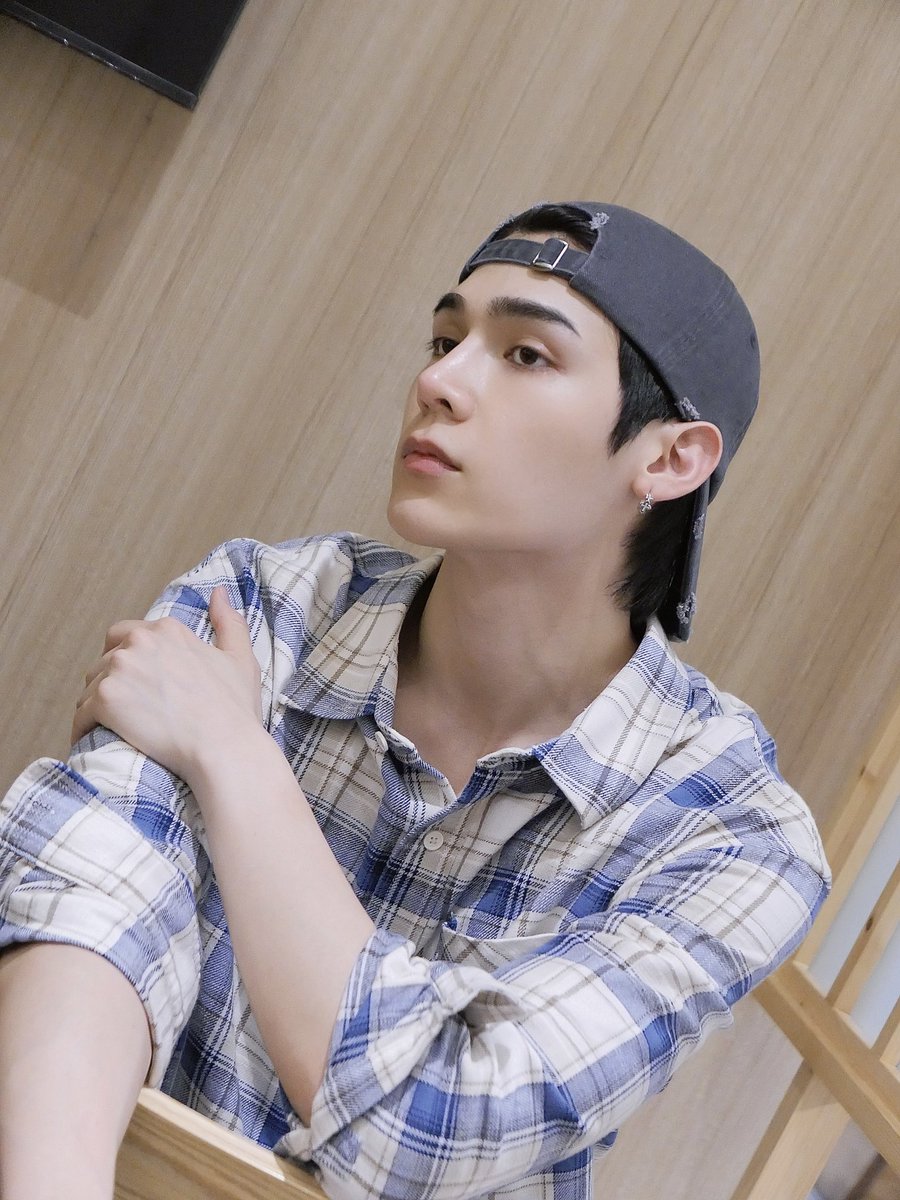 peatwasu's tweet photo. Feel in blue 🧢

#Peatwasu #CaptainPeat #BabyFeat https://t.co/e8EmlkgYN0