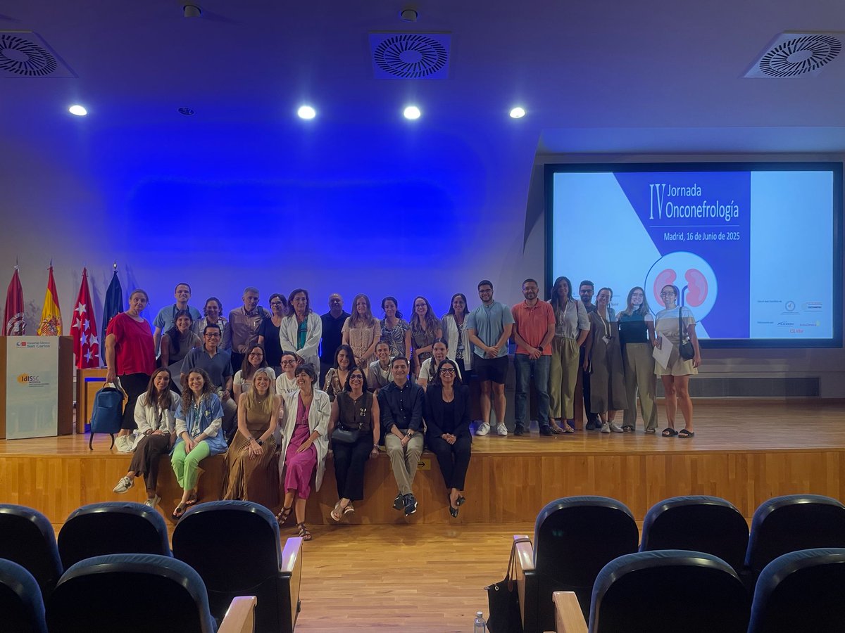 SENefrologia's tweet photo. Hoy se ha celebrado la IV Jornada Onconefrología en el HC San Carlos @SaludMadrid @onconefrologia 
En #Onconefrología, la multidisciplinaridad es la clave: nefrología, cardiología, oncología, hematología, psicología, pacientes... cada disciplina aporta y todos juntos SUMAMOS👏 https://t.co/8wJHzI9ads