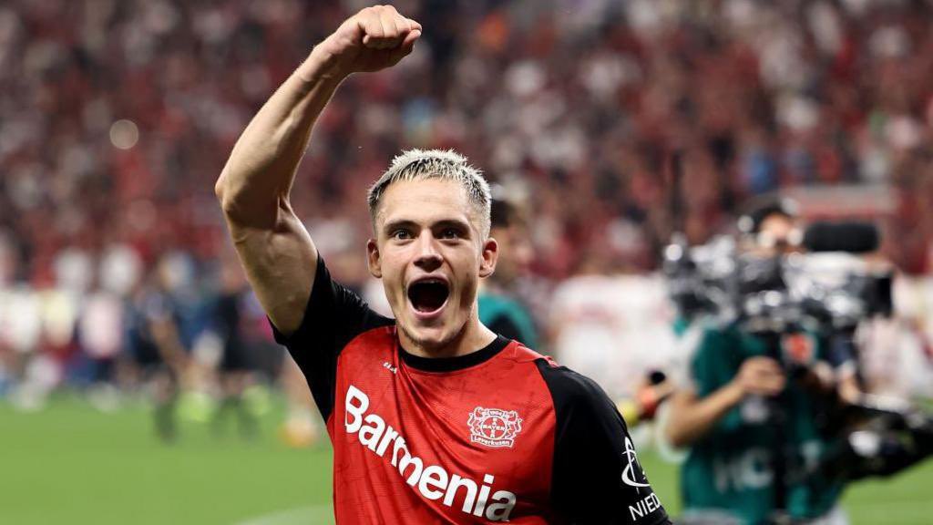 JacobsBen's tweet image. Florian Wirtz will arrive in Liverpool on Thursday with formalities, including his medical, set to occur Friday. 

Wirtz will fit within #LFC’s existing wage structure earning around €12m per year. Figure could rise to €15m if individual and team performance targets are met.🇩🇪