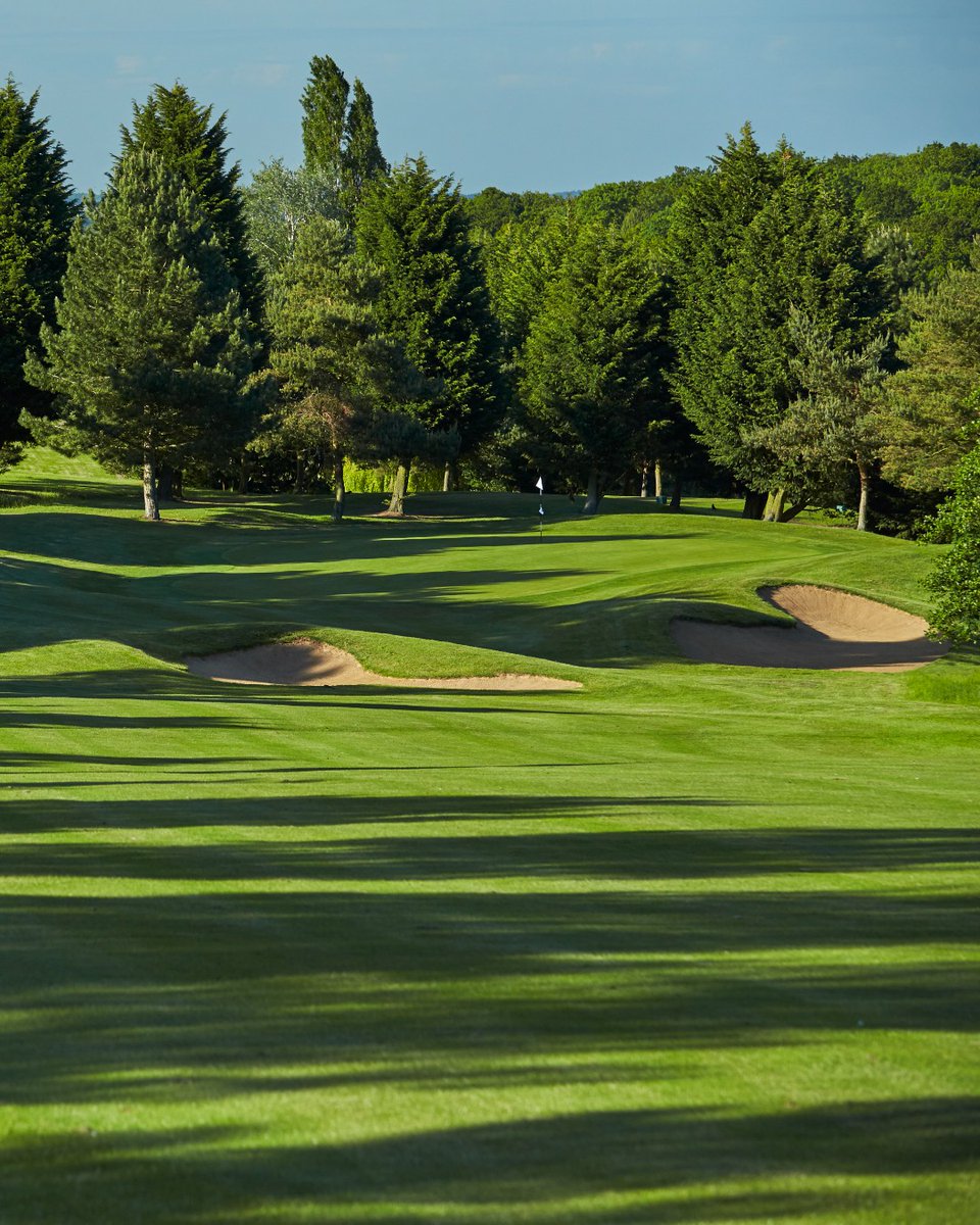 The heat is coming! 

A long spell of good weather is ahead of us, so take advantage of our two great courses here at Essendon! 😎 🏌️