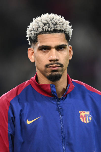MilanPosts's tweet photo. 📰 @mundodeportivo: AC Milan is willing to offer Rafael Leao for Barcelona's Ronald Araujo in a swap deal. https://t.co/ZoA6R4HvzW