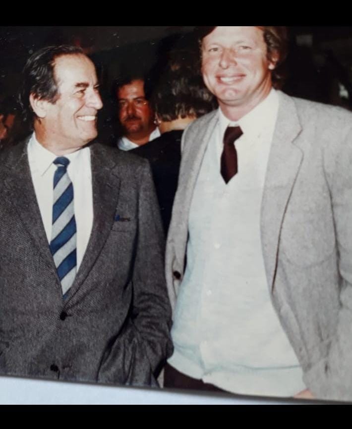 Arturo Lopez Mendez (@lopezmendeza) on Twitter photo Hoy hace 41 años del retorno de Wilson.
Orgullo que mi viejo estuvo ahí <a href="/LopezBilly/">Antonio Lopez Hodgso</a>
Grandes luchadores de la democracia
A seguir el trillo Hoy hace 41 años del retorno de Wilson.
Orgullo que mi viejo estuvo ahí <a href="/LopezBilly/">Antonio Lopez Hodgso</a>
Grandes luchadores de la democracia
A seguir el trillo