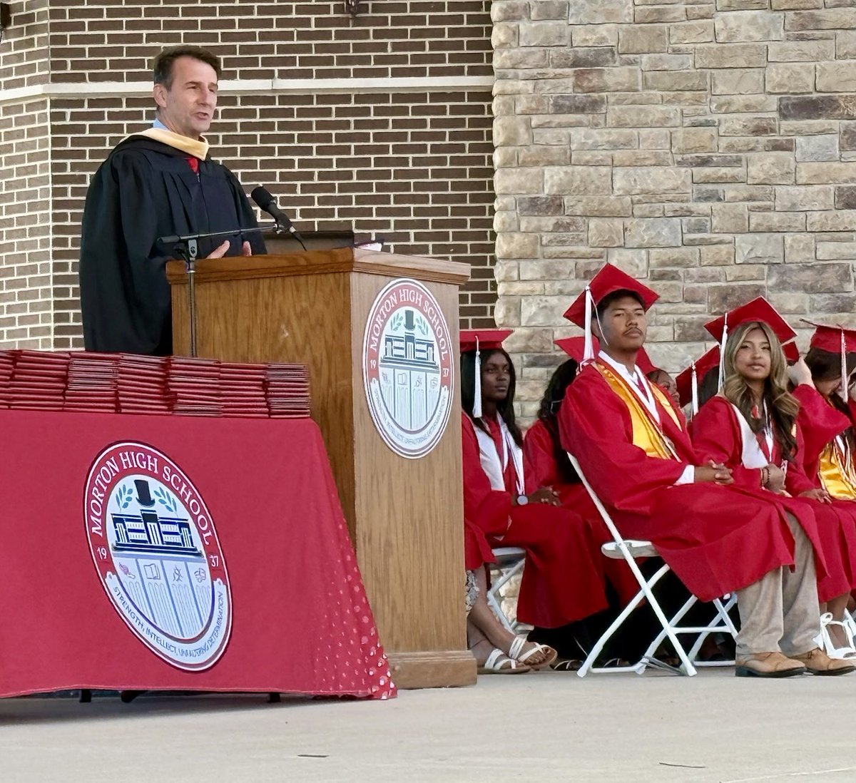 Grateful for the opportunity to speak with the 2025 graduates of Morton High School during their recent commencement ceremony in Hammond.  Congratulations to all of our region’s graduates and I wish you all the best and continued success in your endeavors.