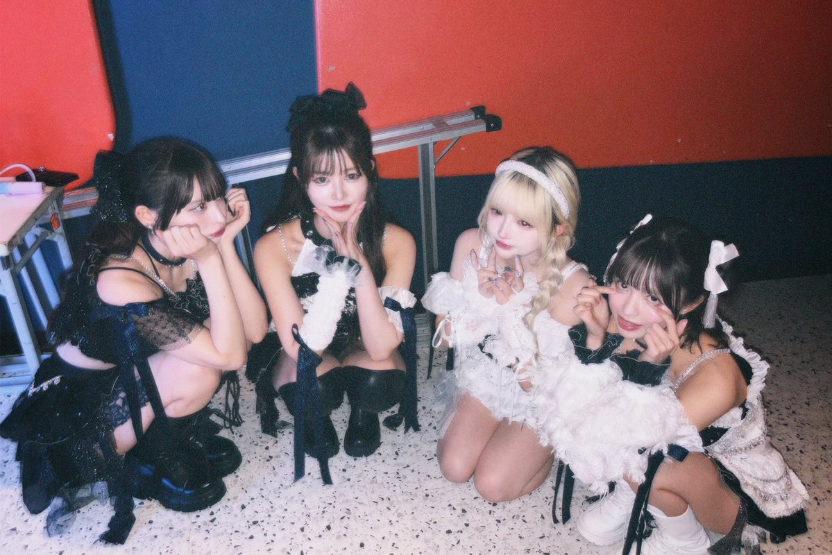 最終未来少女 (@sms__press) on Twitter photo :::::::::::⭐︎:::::::::::⭐︎:::::::::::
6月16日(月)
『MARQUEE祭×もしもの世界 Vol.2』
MARQUEE(<a href="/MARQUEE_matsuri/">MARQUEE祭(マーキーまつり)</a> )さん、AsIs(<a href="/AsIs_OFC/">AsIs(アズイズ)Official</a>)さん、本日は最終未来少女をお呼び頂きありがとうございました︎💐🤍
🎧
1. 最終未来少女
2. ワタシたちなんDeath
3. ⇄PLEASE THREE TIMES⇄
4. AI SEE :::::::::::⭐︎:::::::::::⭐︎:::::::::::
6月16日(月)
『MARQUEE祭×もしもの世界 Vol.2』
MARQUEE(<a href="/MARQUEE_matsuri/">MARQUEE祭(マーキーまつり)</a> )さん、AsIs(<a href="/AsIs_OFC/">AsIs(アズイズ)Official</a>)さん、本日は最終未来少女をお呼び頂きありがとうございました︎💐🤍
🎧
1. 最終未来少女
2. ワタシたちなんDeath
3. ⇄PLEASE THREE TIMES⇄
4. AI SEE