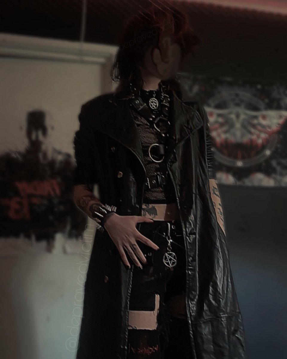 This angel misses its wings. 
Anyway, gig outfit for tonight.