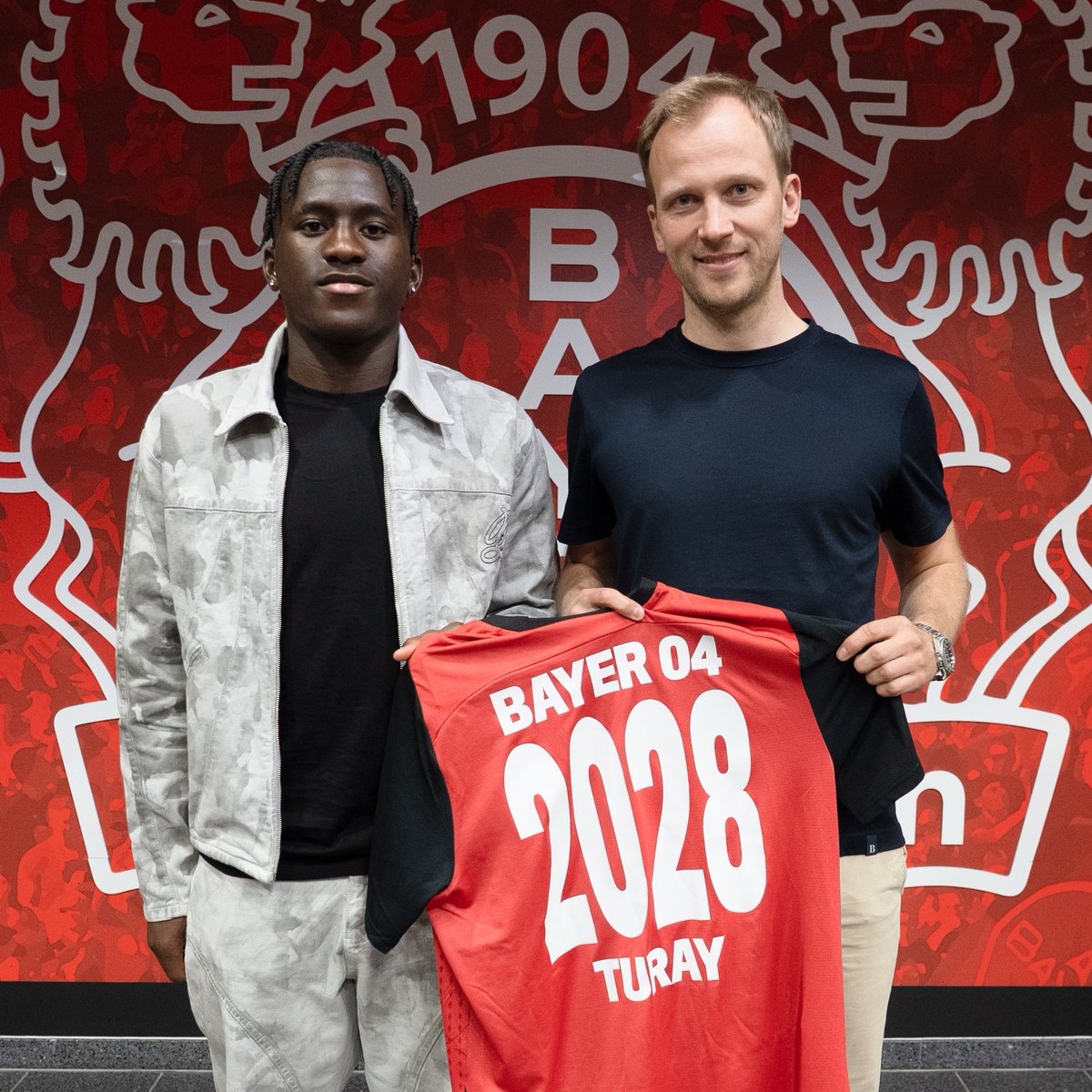 ¡Bienvenido a Leverkusen, Osman Turay!

El internacional alemán sub-17 llega libre del FC Schalke 04 y se incorpora a nuestro sub-19 para la nueva temporada. 👌

#SomosBayer04 🖤❤️