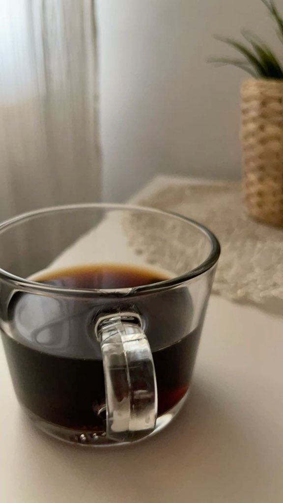 Lunes: se sobrevive con café, se avanza con calma.
¿Cafecito? ☕️