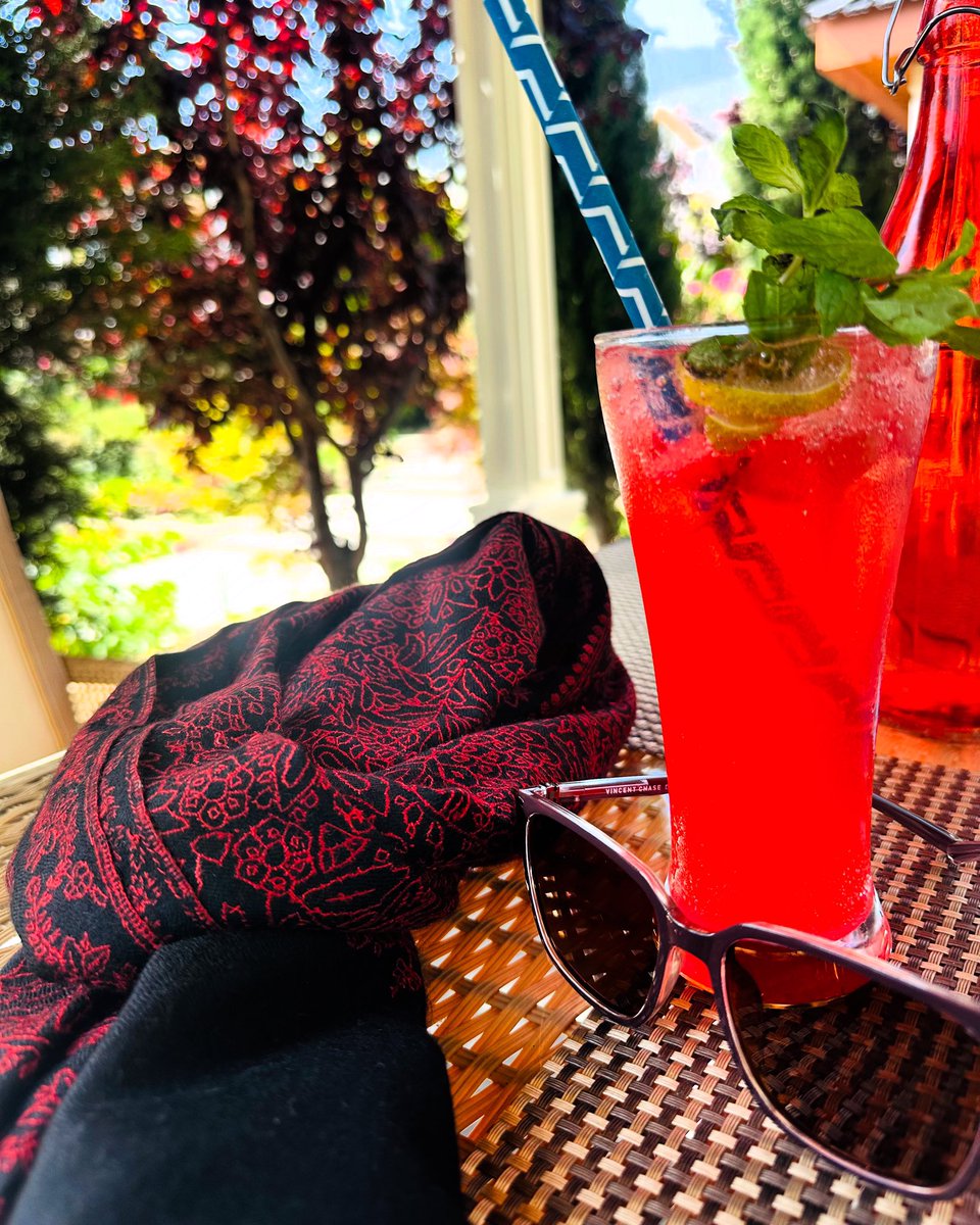 PashmIndia's tweet photo. An afternoon in Kashmir.
A crimson cooler kissed by mint, sunlight pouring through chinar leaves, and a whisper-soft Pashmina draped beside you—woven not just with threads, but with centuries of soul.

Why just scroll when you can wrap yourself in heritage?

✨ Own your story! https://t.co/yVPkTf31jn