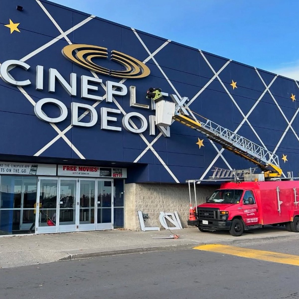 LED_SolutionsCA's tweet image. Just wrapped another install at Cineplex 🎬 When your brand needs to shine, we’ve got the crew, the gear, and the creds. BBB accredited, CSA certified, and proudly Canadian. Let’s light up your business. #LEDSolutions