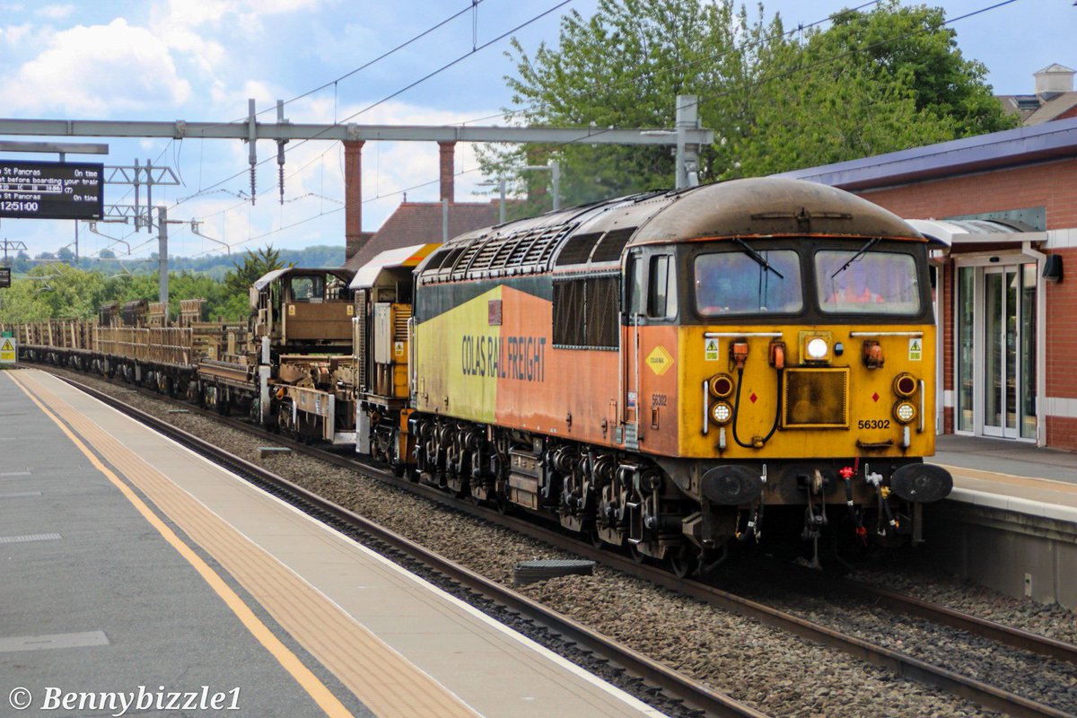 #MarketHarboroughMonday 56302 "Peco" made a very welcome site in my home town yesterday hauling and empty Rail delivery train back to Toton. 
<a href="/C56G2/">C56G</a> <a href="/ColasRailUK/">Colas Rail UK</a>