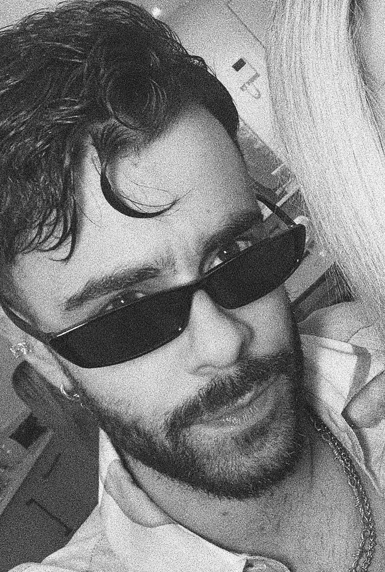ConfessionsTv's tweet photo. La CARAZA que se gasta este chaval. ❤️‍🔥

#Ruvens16J https://t.co/BO2Bv8gN9F
