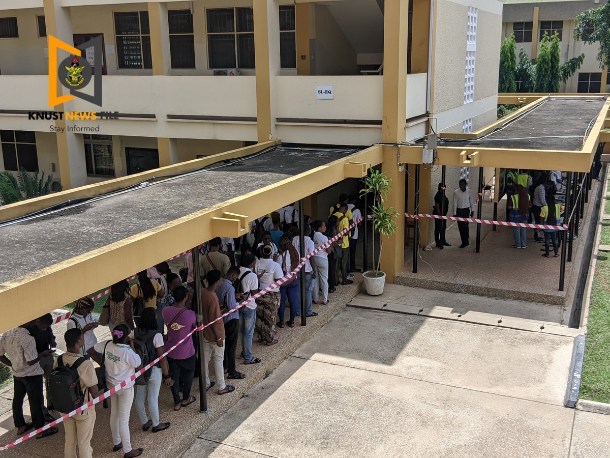 unitimesghana's tweet photo. Peace and calmness prevail at the Biological Sciences Block, where electorates are patiently waiting for their turn to cast their votes in the SCISA elections.

#SCISADecides https://t.co/IFc17JchpB