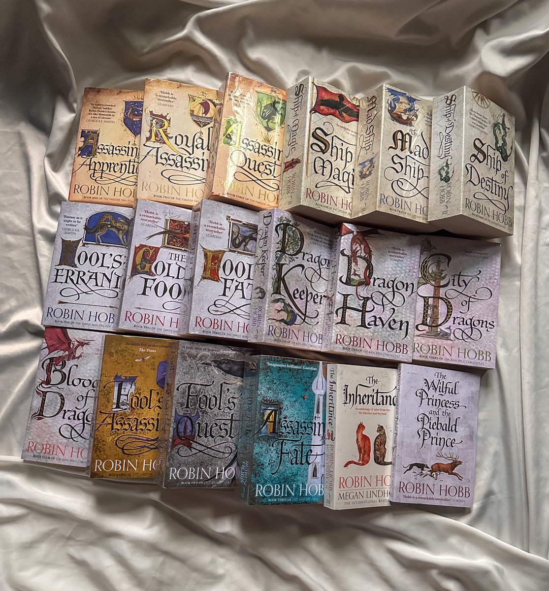 luneillei's tweet photo. realm of the elderlings is complete 🥳🤍 https://t.co/4KfnFBwjFT