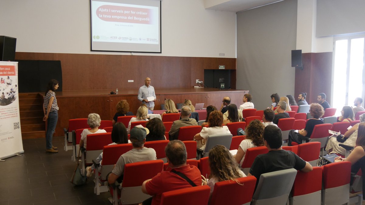 🚀 El teixit empresarial del #Berguedà es reuneix a #Berga per conèixer recursos i ajuts per fer créixer els seus projectes.
💼 +50 empreses a la jornada "Ajuts i serveis per fer créixer la teva empresa"
🤝 Més força per al territori!
ℹ️ Més info 👉 acortar.link/5sS530