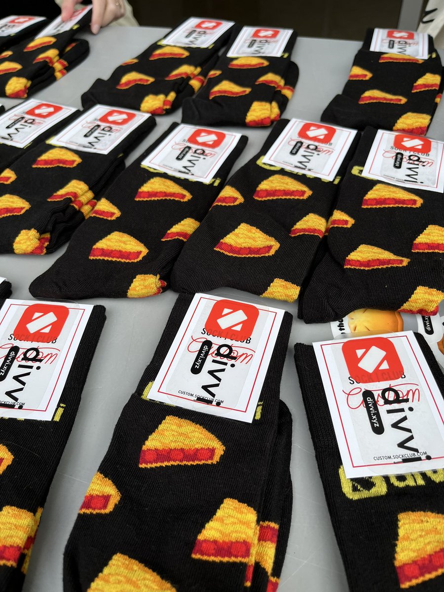 We’re giving away 4 dappcon tickets. DM me for one and drop by to get pie socks and pizza