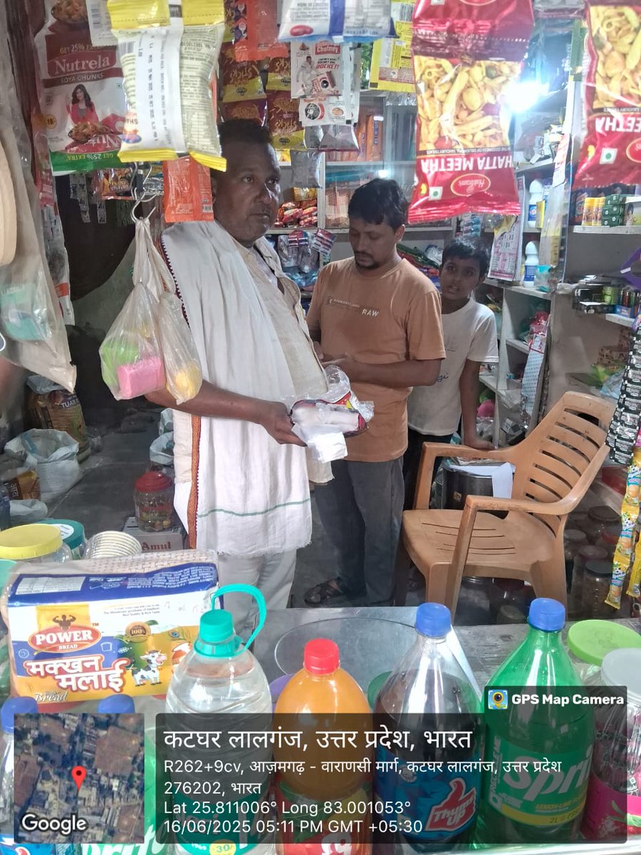 NagarVikas_UP's tweet photo. नगर पंचायत हस्तिनापुर मेरठ के द्वारा प्लास्टिक उन्मूलन अभियान 6.0 के अंतर्गत बाजार में दुकानदारों से प्रतिबंधित प्लास्टिक पॉलिथीन गिलास आदि जप्त किए गए तथा जुर्माना भी काटा गया
#swachhbharat #swachhbharatmission #swachhbharatabhiyan #plasticfreeindia #stopsingleuseplastic #nagarvikas_up #cleanupgreenup #uttarpradesh