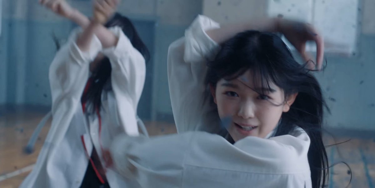 こんなに可愛い顔立ちなのにMVの中で髪切るし気迫溢れる表情も出来る