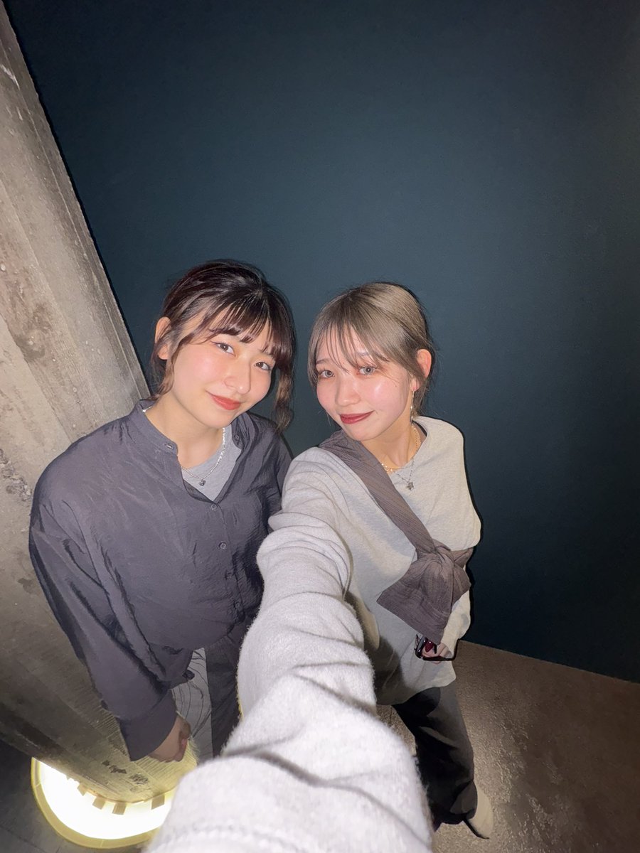Yuna_EmotionR's tweet photo. 近況報告がてら…
この前みさきと2人でショーケースに出たのでそのときの写真を投下！！笑

昔は2人ともJAZZを踊っていたのに、今やお互い全く違うジャンルをしているので、昔と作品がガラッと変わり、面白くて新鮮で本当に楽しかったです💓
また2人で踊る機会があればぜひ皆さん見に来てください❣️🫶 https://t.co/Enydt4IpoI