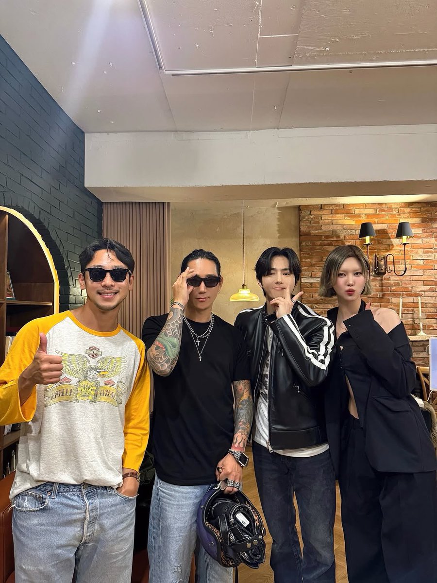 Suho with Noh Taehwan (Blacklist Bike Club &amp; Park A-ryeon (Model)

Will Suho be joining the bike club soon? 😝

This is for Suho’s Unofficial Trend Episodes

Photos: 9zzibaby IG

#WhatSuhoDoes #SUHO #수호 #김준면 #EXO