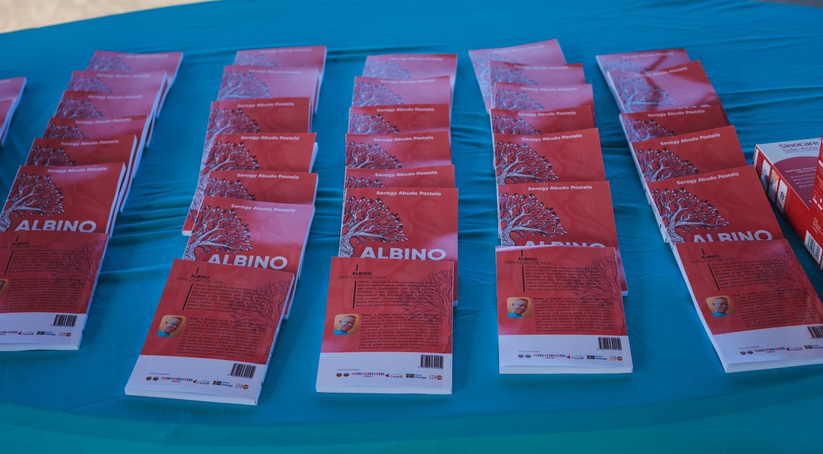 UNFPAMocambique's tweet photo. 🌍 Feiras, oficinas e workshops marcaram o 13 de Junho em Moçambique, promovendo os direitos das pessoas com albinismo.
Obrigado ao #RaparigaBiz, #ASCHA, @coalizaomoz e aos doadores: @SwedeninMZ 🇸🇪, @CanHCMozambique 🇨🇦 e @EmbEspMaputo 🇪🇸.
#Albinismo #DireitosHumanos https://t.co/phEQ6Uqxxj