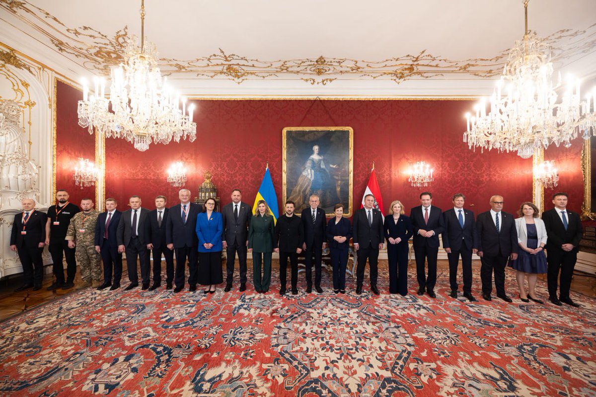 ⚡️President Volodymyr Zelensky and his wife, Olena Zelenska, arrived on an unannounced visit to the Austrian presidential office. Before that, the Office of the President announced several international meetings. Details👇🏻
rubryka.com/en/2025/06/16/…

📷 Olena Zelenska