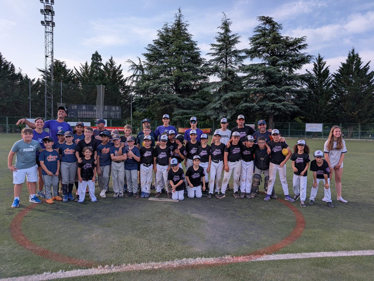 Joakin Lizarraga Beltzak , equipo dirigido por Luis Villanueva, se proclama campeón navarro de la categoría sub-11 de béisbol tras vencer a Arga por 12-6 y 15-14 en las finales de Juegos Deportivos.