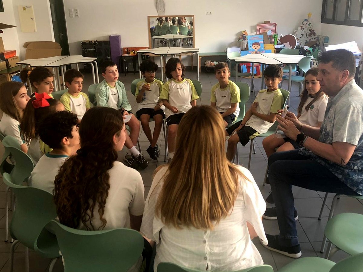 🧠 #CírculoDeDiálogo con Javier Bornez, responsable de #AACC en zona sur. Nuestros peques compartieron dudas, ideas y experiencias sobre su condición.
¡Gracias Javier por ayudarnos a llegar “hasta el infinito y más allá”! 🚀💙

#Colegio #Litterator en #Aranjuez &gt; #SueñaCreativo