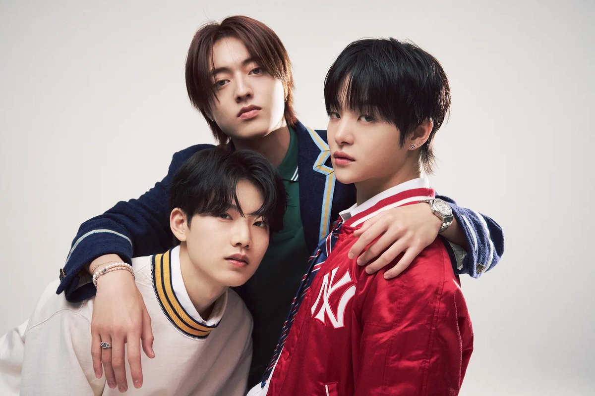 GQJAPAN's tweet photo. ツアー中、多忙を極めたフルメンバーをキャッチ。『GQ JAPAN』のためにインタビューに答えてくれた。2020年のデビューから5年。グループとして進化したことはどんなことだろうか。

▼TREASUREデビュー5周年。これまでの気持ち、次への一歩
https://t.co/PJCi2w3tHY

#TREASURE #트레저 https://t.co/xtAvrd6LmL