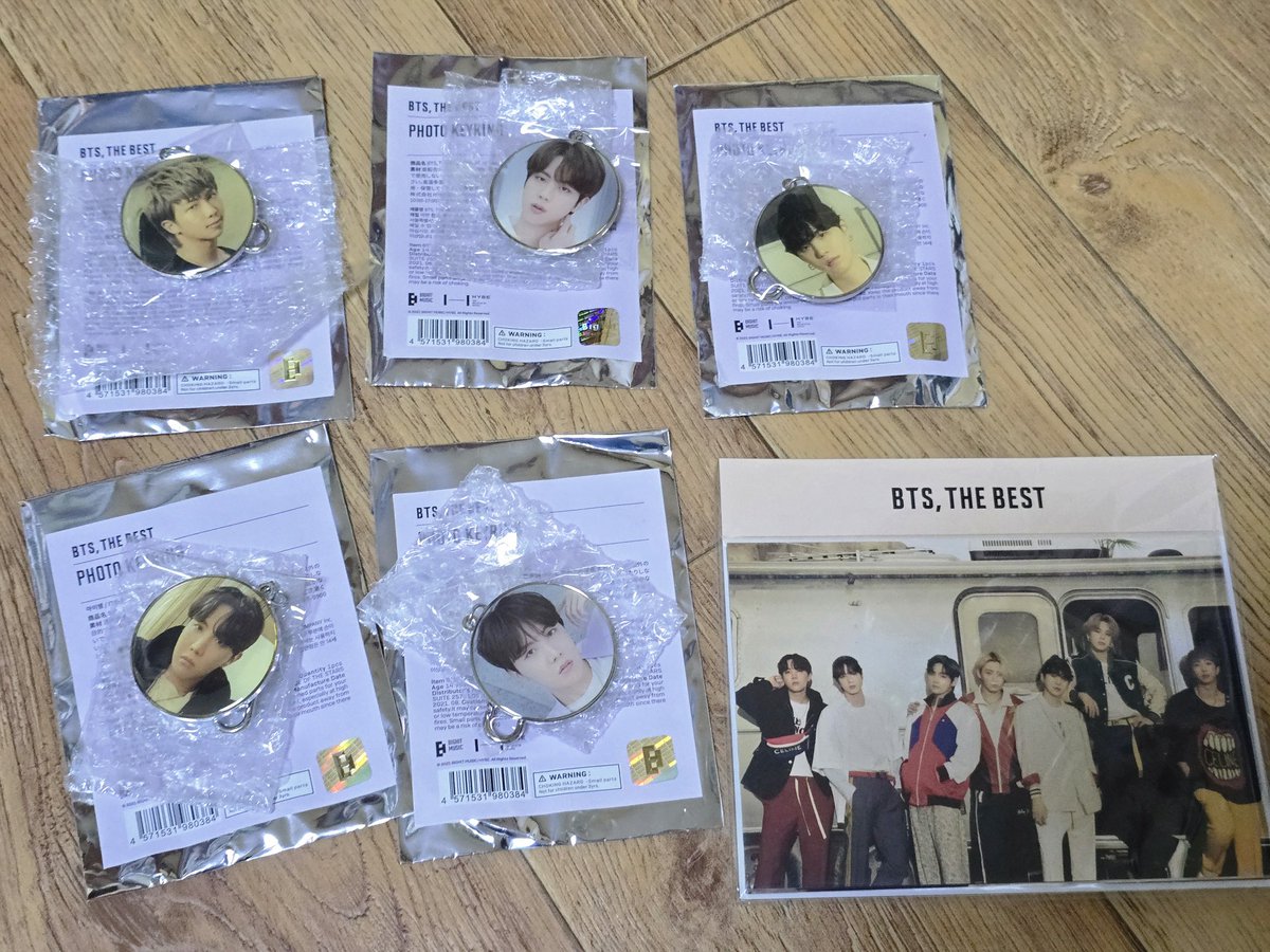 first_instant_'s tweet photo. 방탄소년단 더 베스트 굿즈 양도

키링 각 0.5
엽서 0.8
배송비별도

Bts BTSGOODS BTS SEOKJIN JIN suga yungi rm namjoon hoseok j-hope 방탄소년단 석진 남준 호석 윤기 일본 일본포카 일본굿즈 https://t.co/hmUty6QlwF