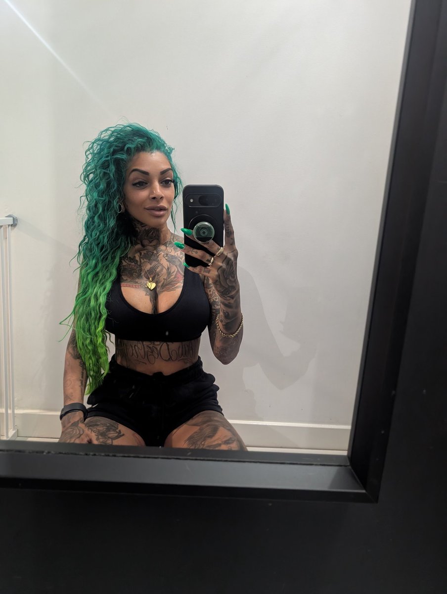 What y'all doing on this hot day? 🥵