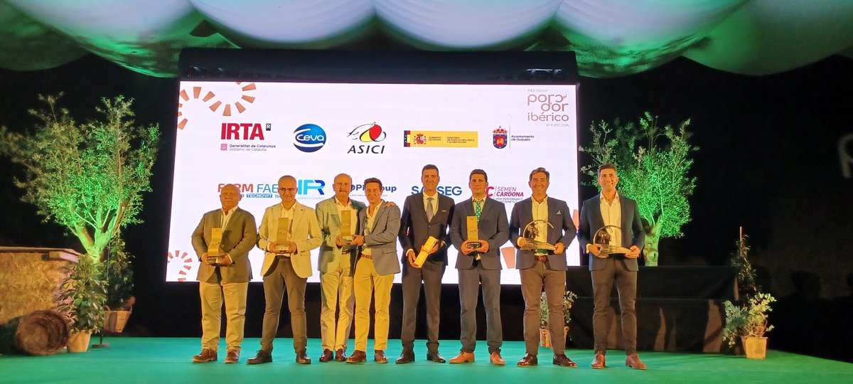 El 13 de junio, en la IX edición de los #PremiosPorcDOr, nuestra ganadería La Dehesa del Rey recibió el Premio Porc d’OR a la Producción al Aire Libre, por su modelo sostenible y compromiso con el bienestar animal.

#COVAP #AltaExpresión #SostenibilidadGanadera