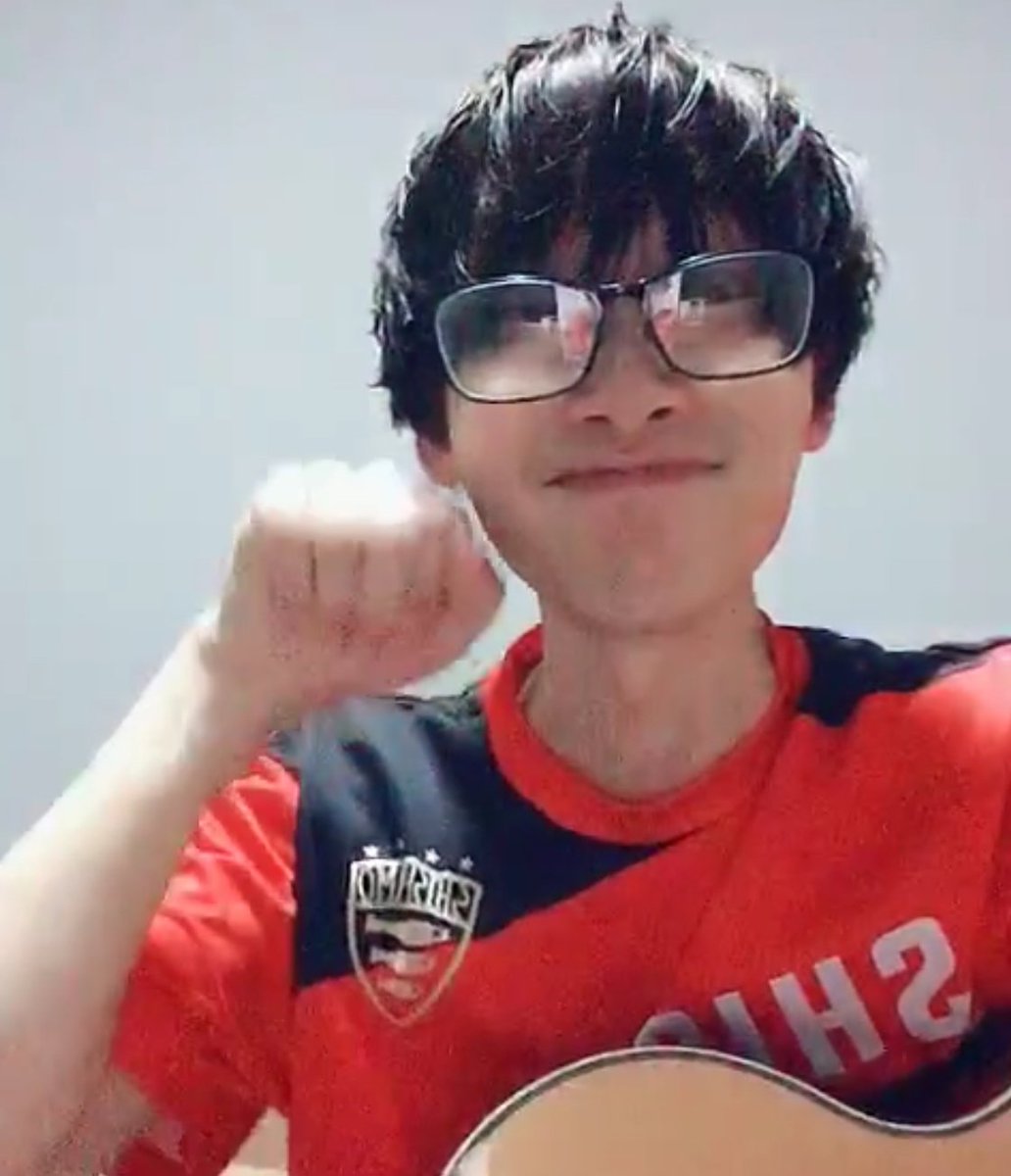 本日はTikTokライブ配信
ありがとうございました〜🌙

最近暑かったり寒かったりで
皆様も体調ついてくのが
やっとですよね😫

ツアー期間はこれよりもっと
灼熱地獄なんだゾ…早く慣れねば…！

とりあえず頭痛すぎて
ぶっ壊れてる月井を見て
皆さん元気出してください笑⬇